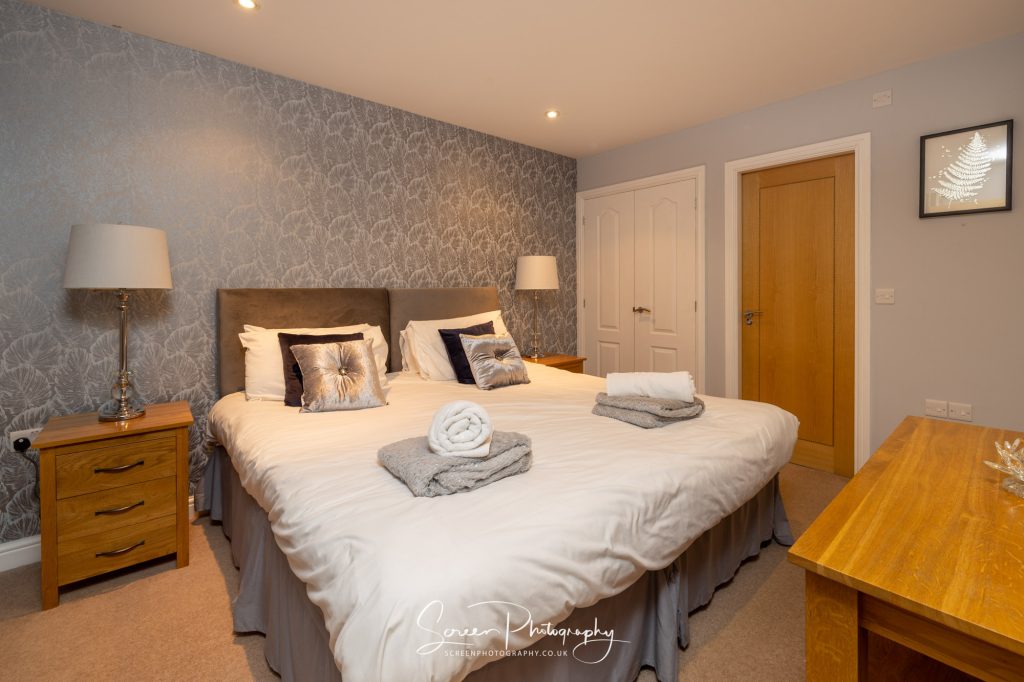 Peak District darwin lake holiday village cottages double bedroom